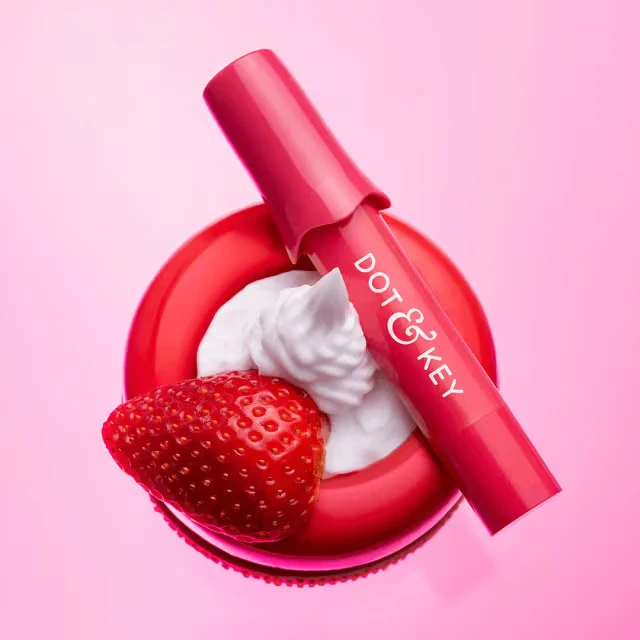 Dot & Key Meltie Lip Balm SPF 50+ with 2% Kojic 4g - Strawberry Glaze